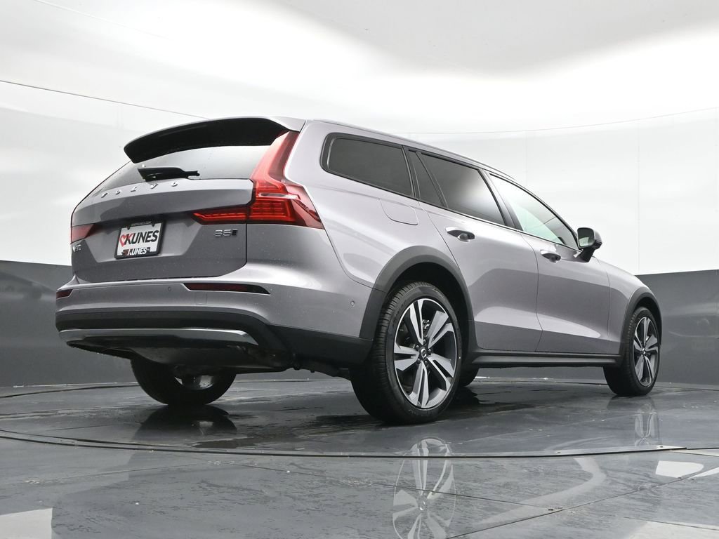 New 2026 Volvo V60 B5 Cross Country Plus w/ Climate Package image 38