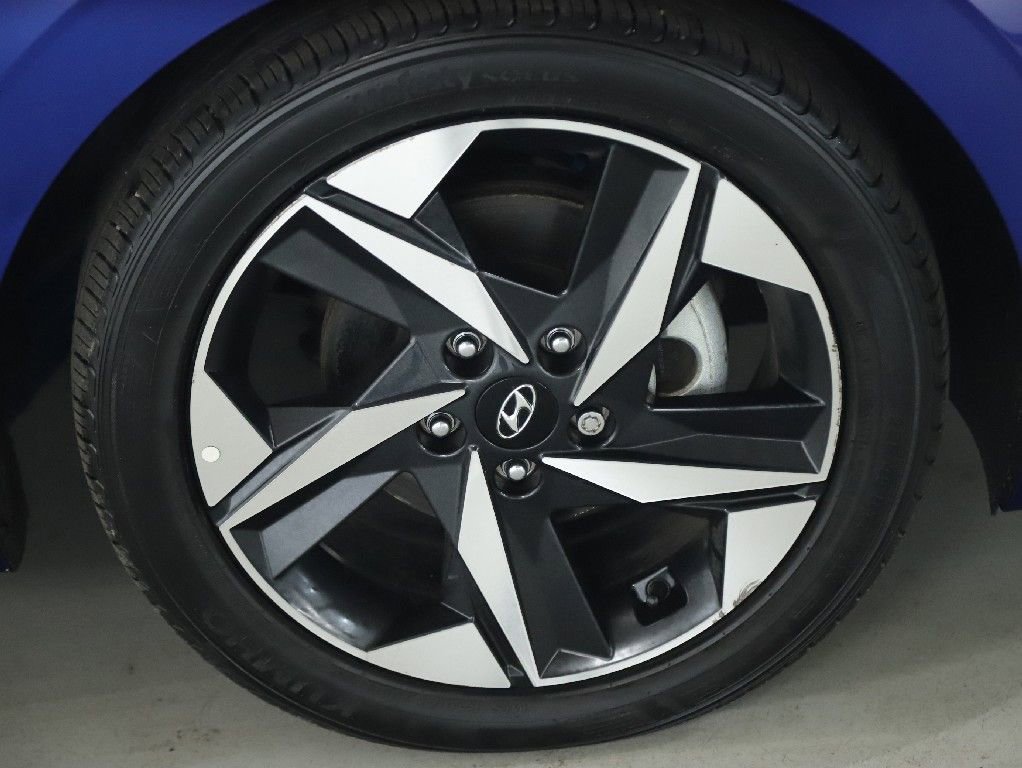 Used 2023 Hyundai Elantra Limited image 10