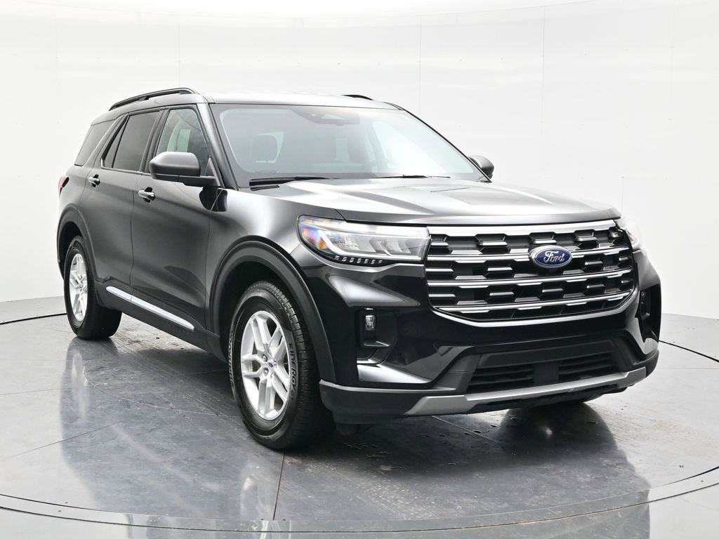 Used 2025 Ford Explorer Active w/ Active Comfort Package RWD image 3