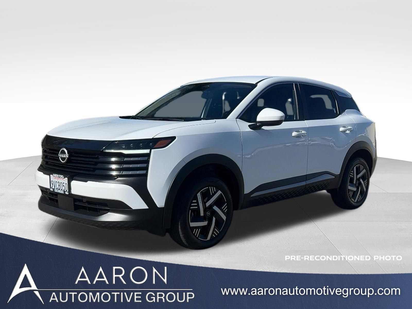 Used 2025 Nissan Kicks SV FWD image 1