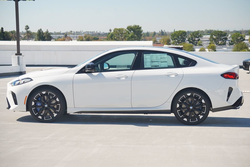 Used 2026 BMW M235i xDrive w/ Technology Package AWD/4WD image 4