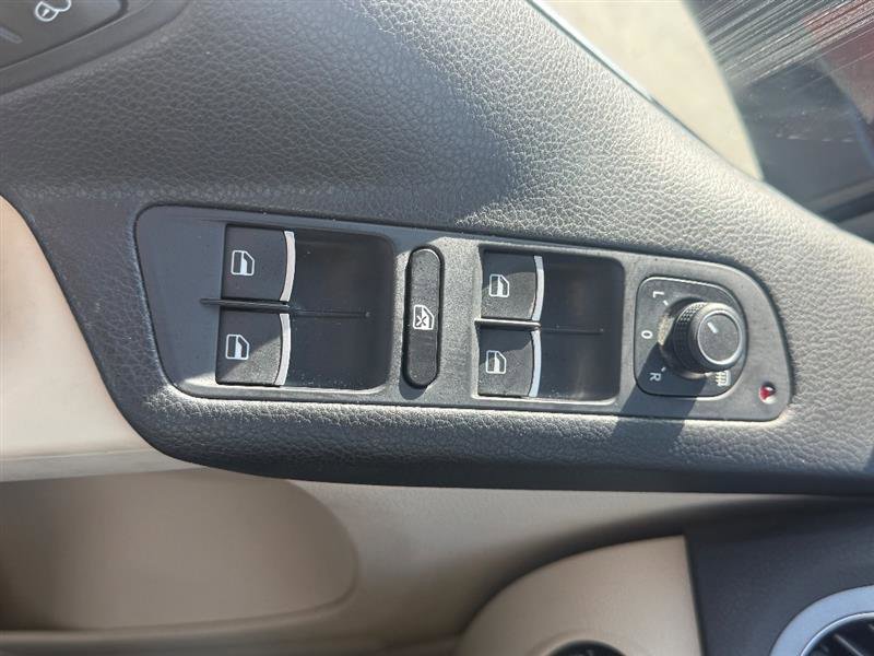 Used 2016 Volkswagen Tiguan SE image 33