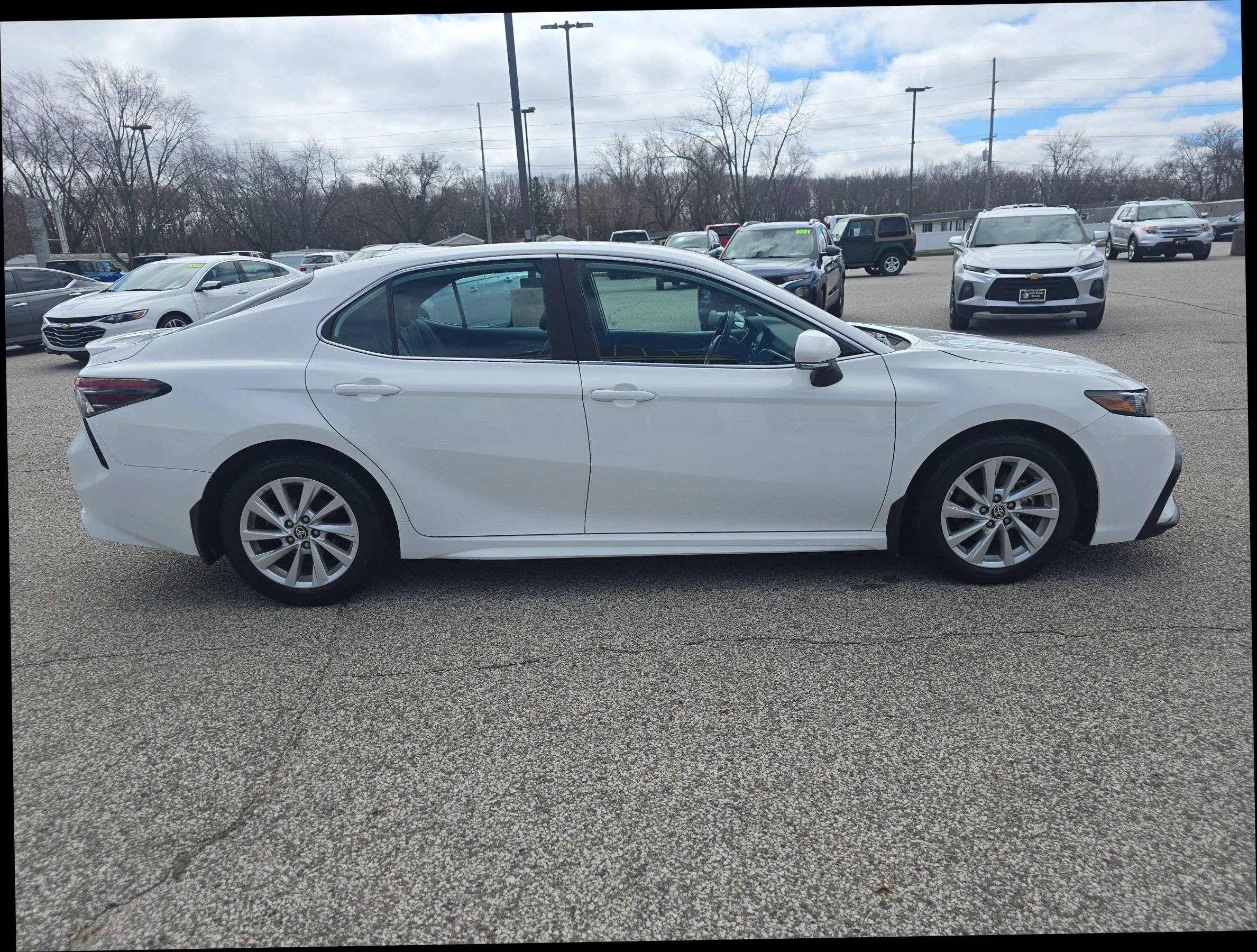 Used 2024 Toyota Camry SE AWD/4WD image 5