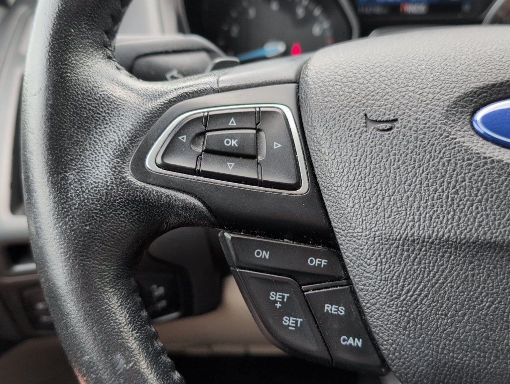 Used 2016 Ford Focus SE w/ SE Sport Package FWD image 13