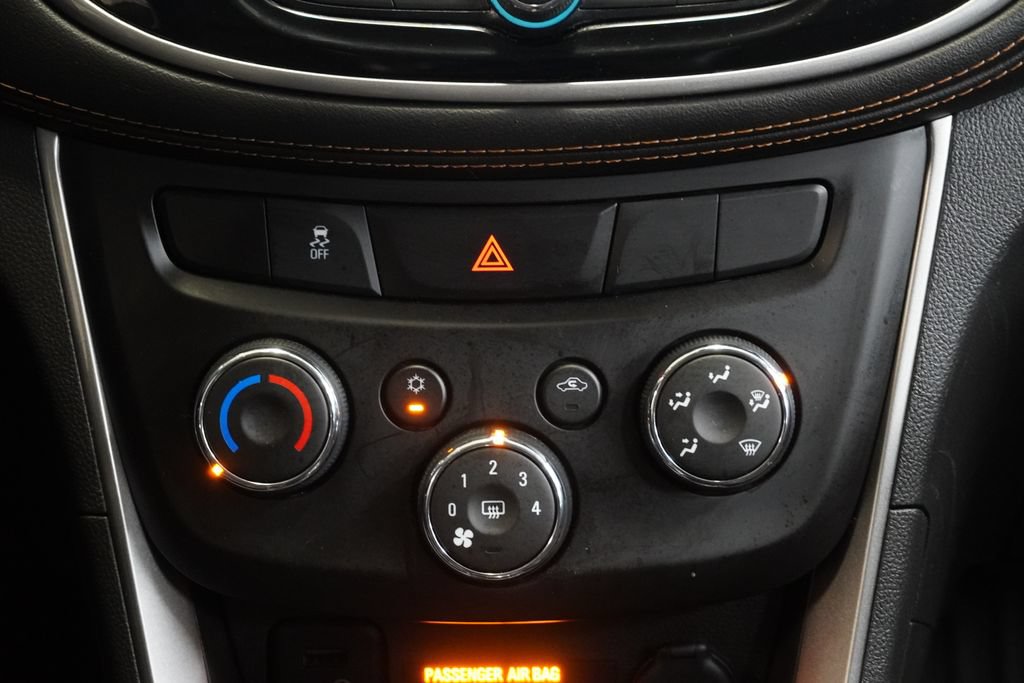 Used 2020 Chevrolet Trax LT w/ LT Convenience Package FWD image 20