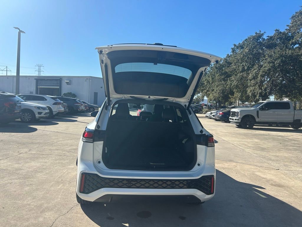 Certified 2025 Volkswagen Tiguan SE R-Line image 43