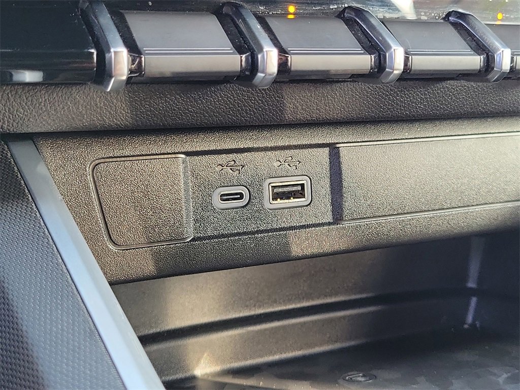 Used 2025 Chevrolet Colorado LT w/ LT Convenience Package image 11