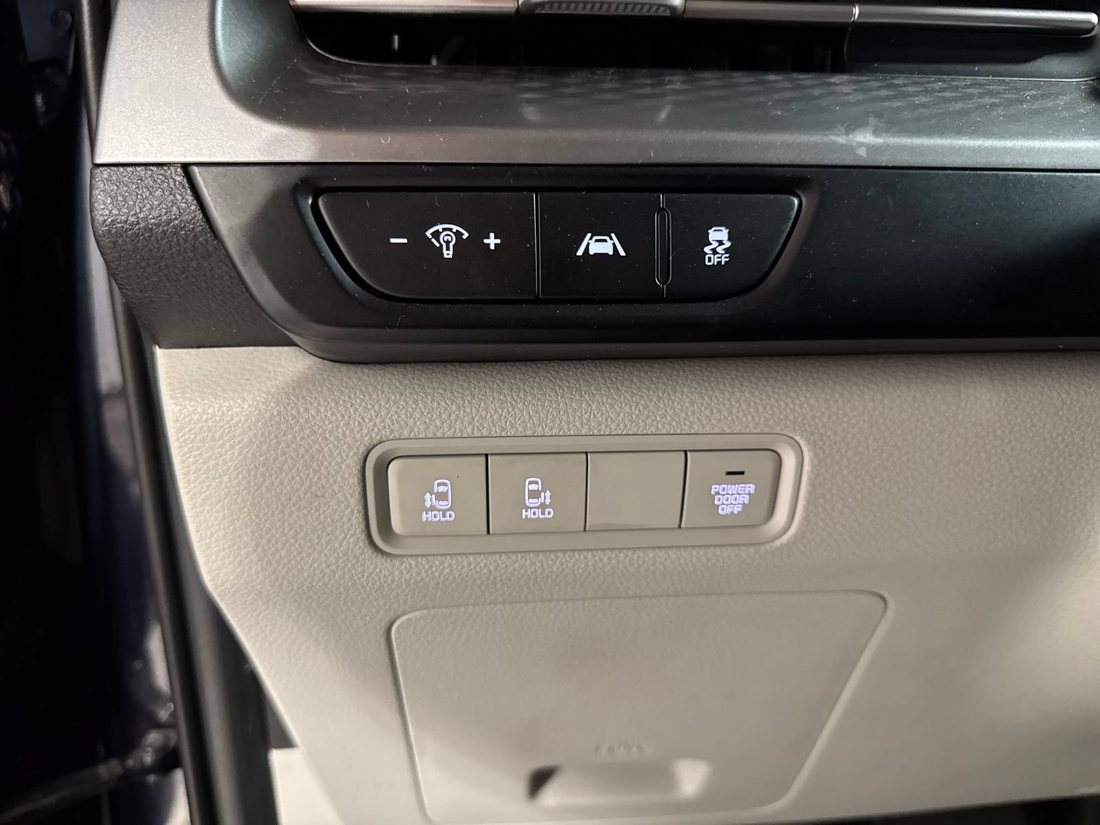 Certified 2022 Kia Carnival LX FWD image 17