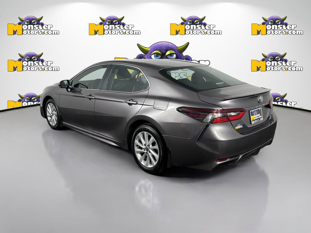 Used 2023 Toyota Camry SE image 7