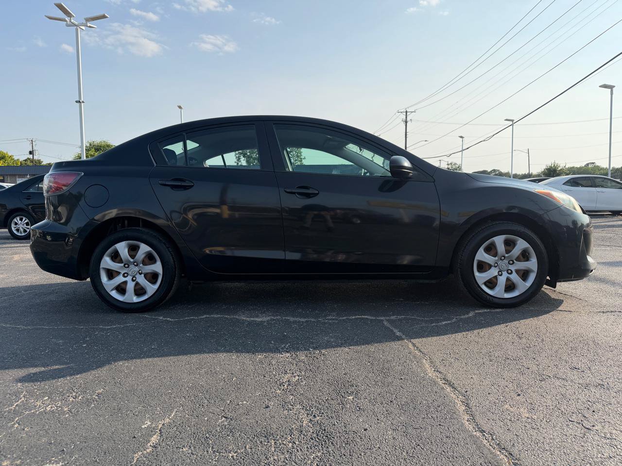 Used 2013 MAZDA MAZDA3 i Sport FWD image 4