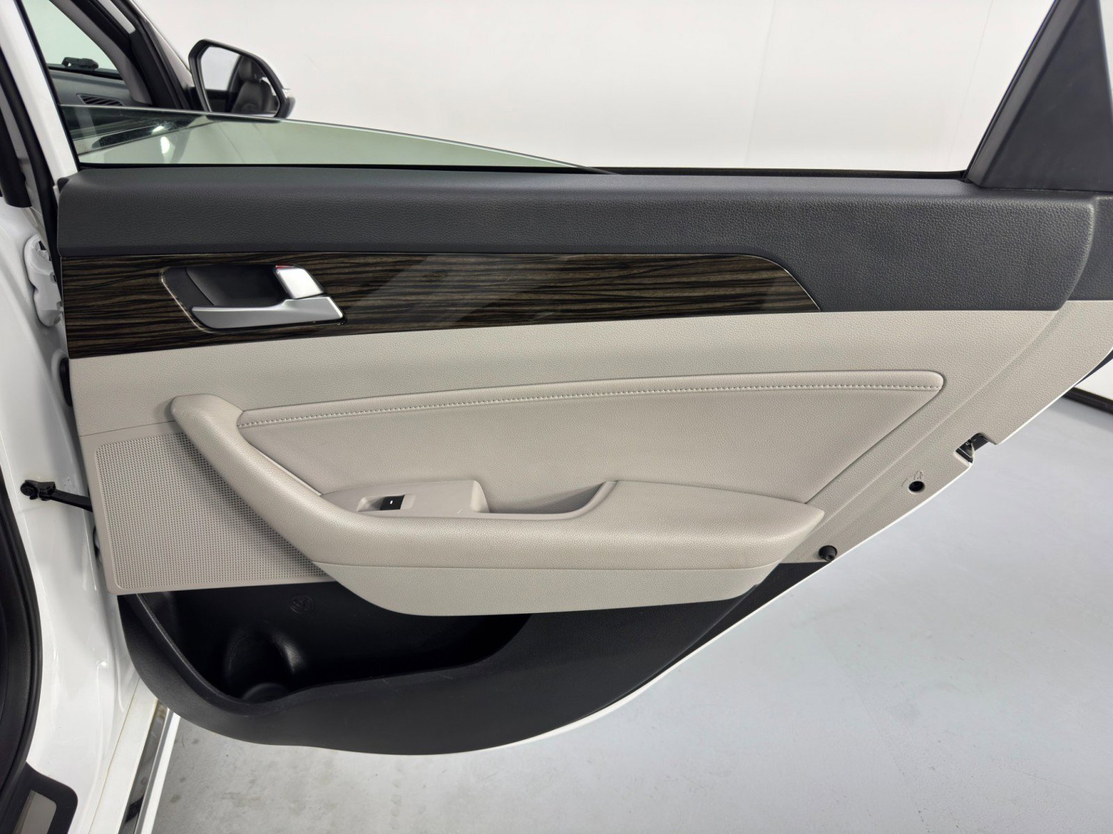 Used 2016 Hyundai Sonata Limited image 42