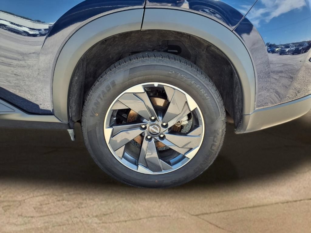 Used 2025 Nissan Rogue SV FWD image 25