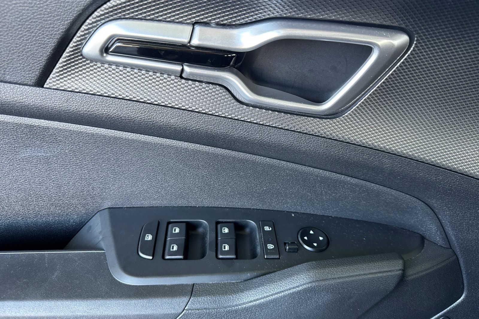 Used 2024 Kia Sportage LX image 12