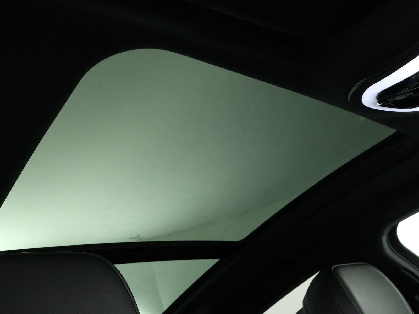 Certified 2023 Porsche Macan AWD/4WD image 25