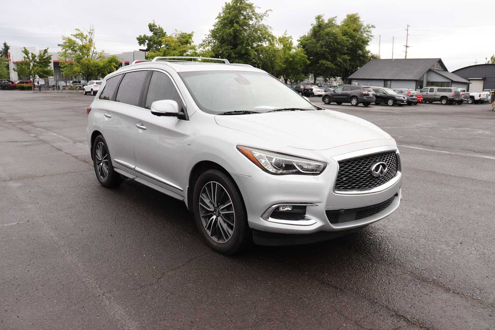 Used 2017 INFINITI QX60 FWD w/ Deluxe Technology Package image 3