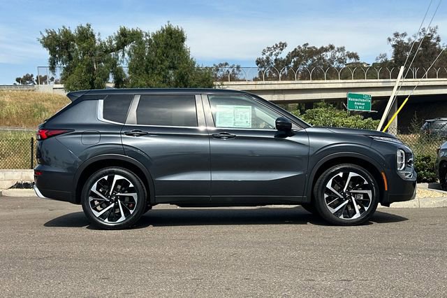 Used 2024 Mitsubishi Outlander SE image 4