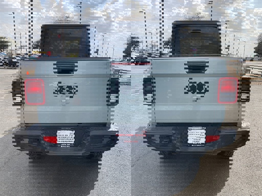 Used 2023 Jeep Gladiator Sport w/ Off Road Group image 6