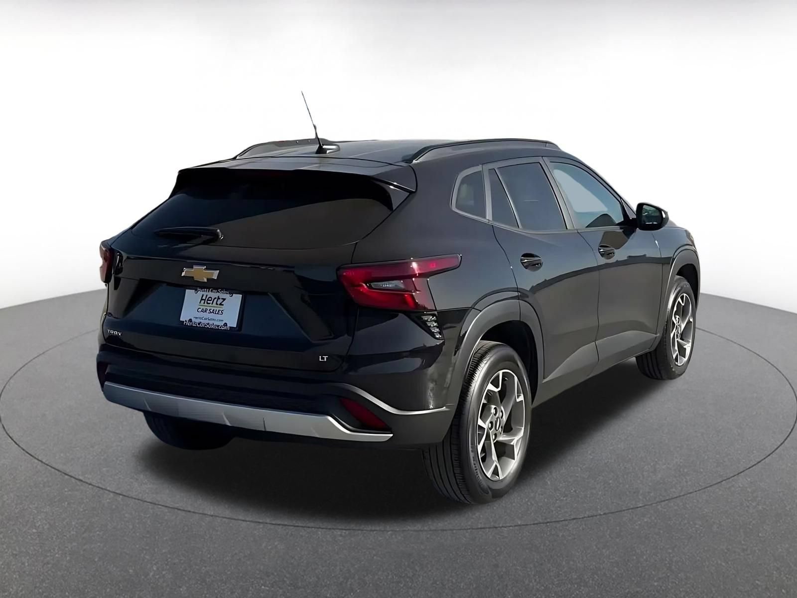 Used 2025 Chevrolet Trax LT FWD image 13