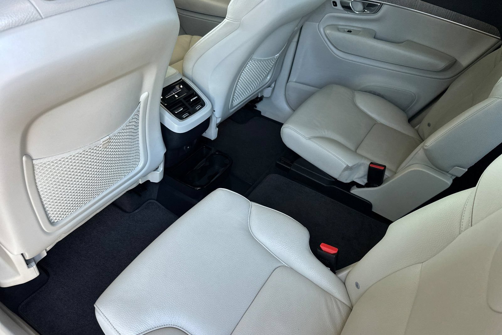 Used 2023 Volvo XC90 B6 Plus w/ Protection Package Premier AWD/4WD image 12