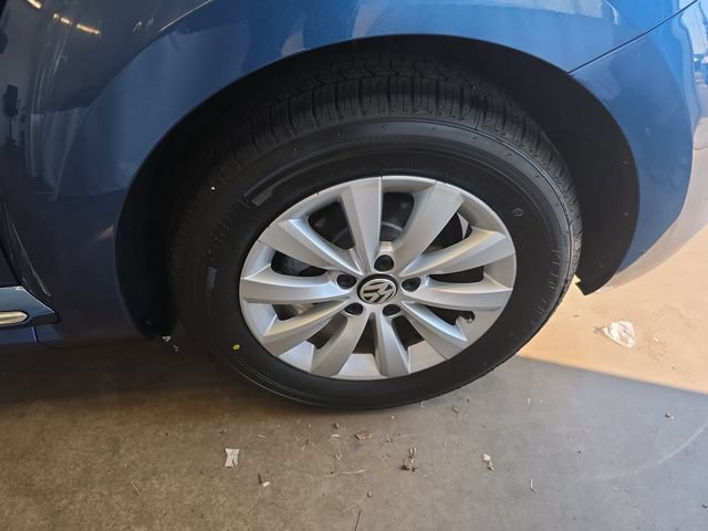 Used 2019 Volkswagen Beetle 2.0T S FWD image 17