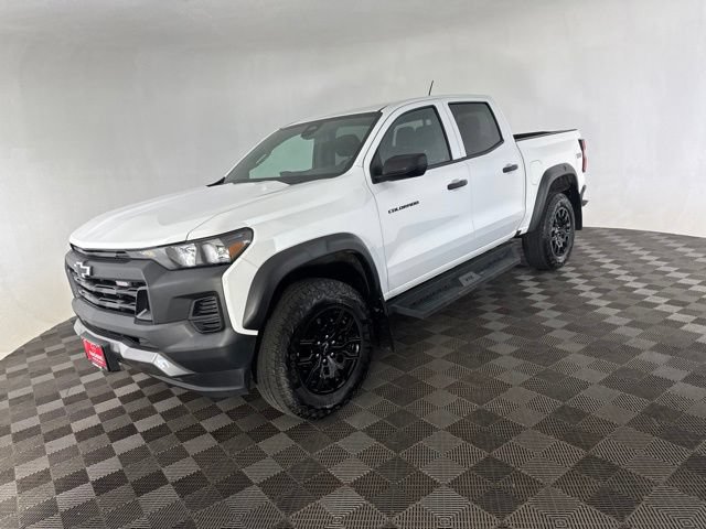 Used 2024 Chevrolet Colorado Trail Boss w/ Advanced Trailering Package AWD/4WD image 3
