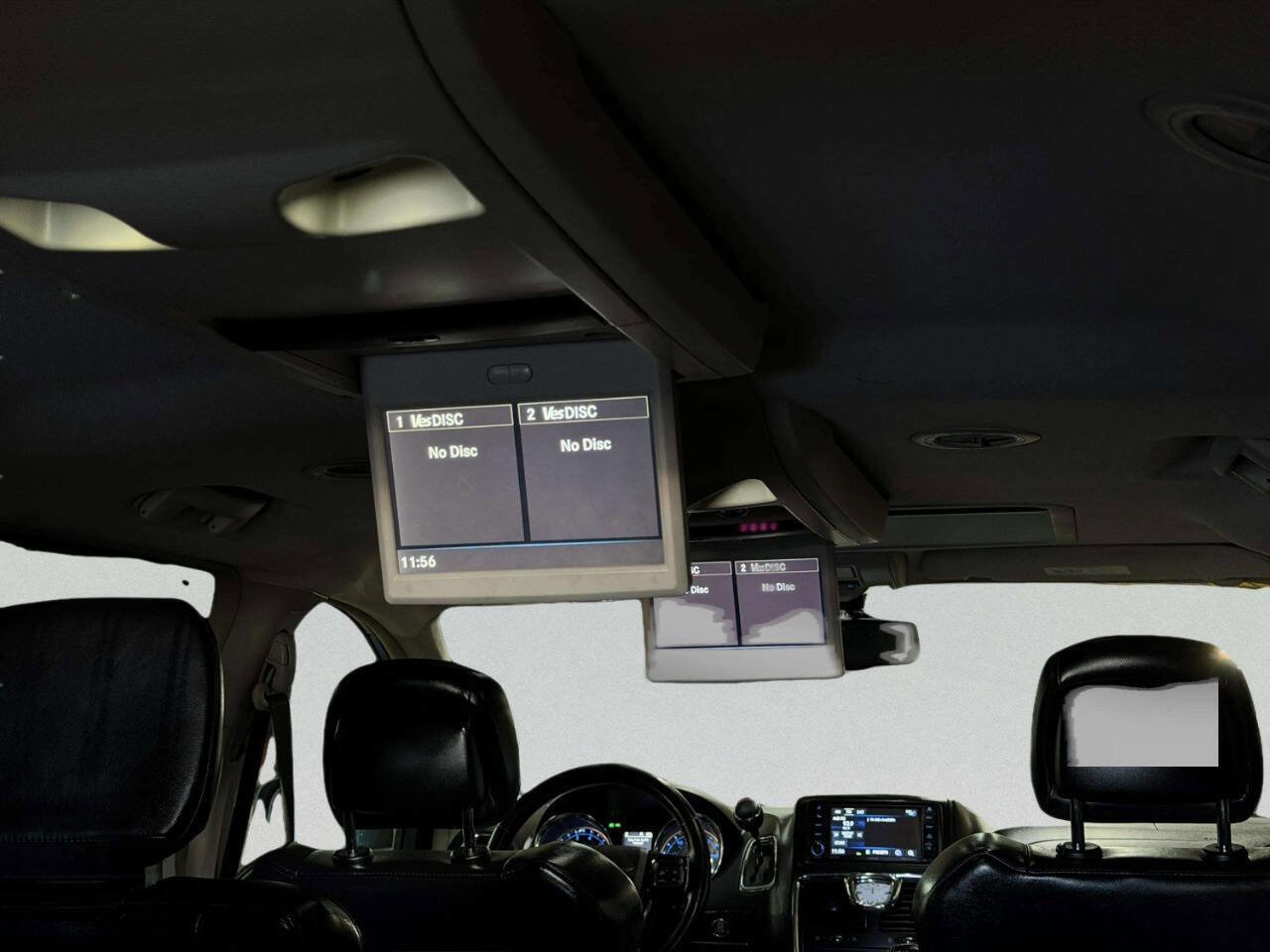 Used 2014 Chrysler Town & Country Touring-L image 28