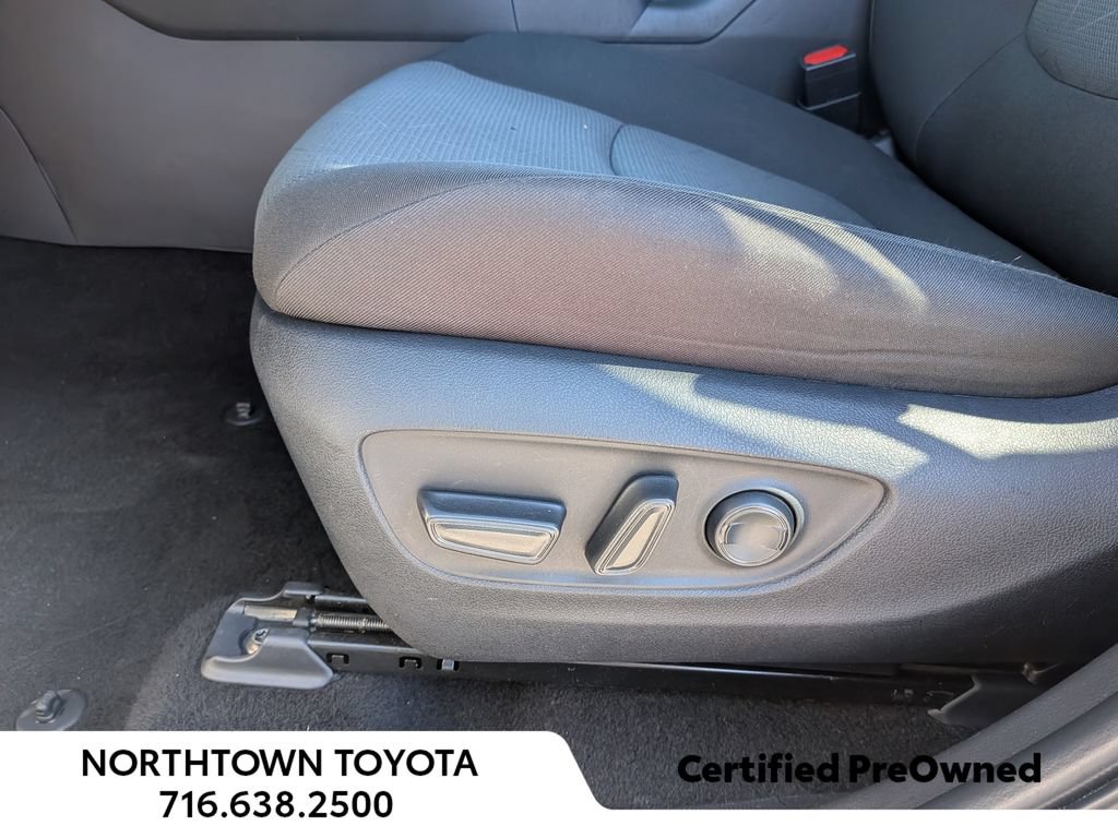 Used 2025 Toyota RAV4 XLE AWD/4WD image 13