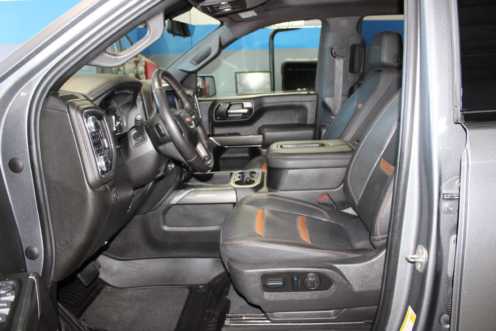 Used 2022 GMC Sierra 1500 AT4 w/ Technology Package AWD/4WD image 8