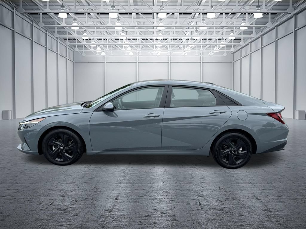 Used 2022 Hyundai Elantra SEL FWD image 4