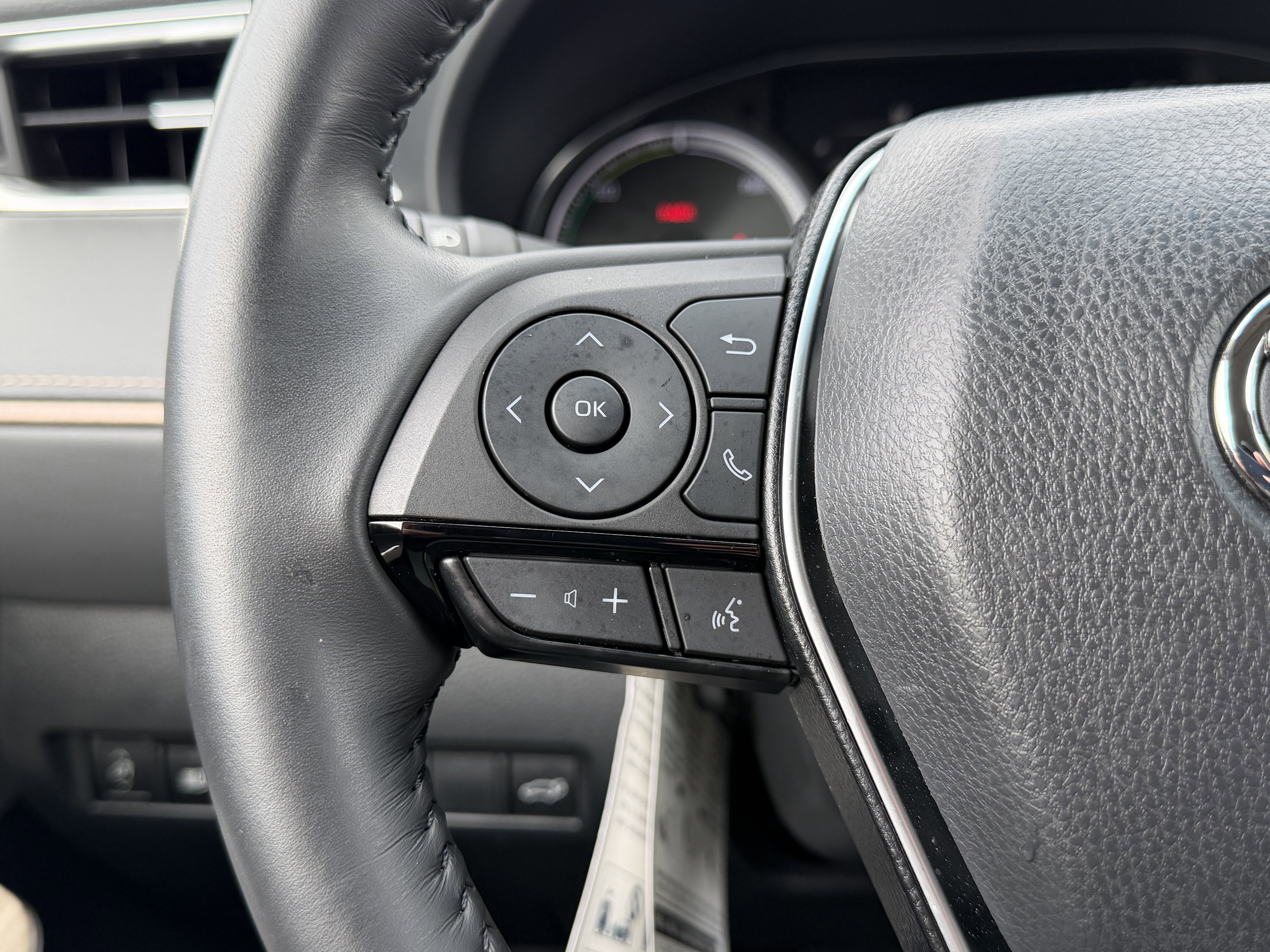 Certified 2024 Toyota Venza XLE image 25