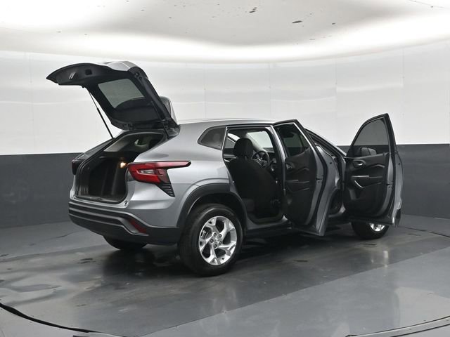 Used 2025 Chevrolet Trax LS w/ LS Convenience Package FWD image 46