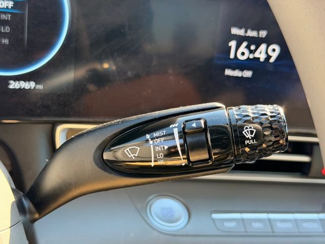 Used 2024 Hyundai Elantra SEL FWD image 16