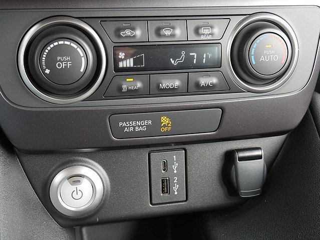 Used 2025 Nissan Leaf S image 34