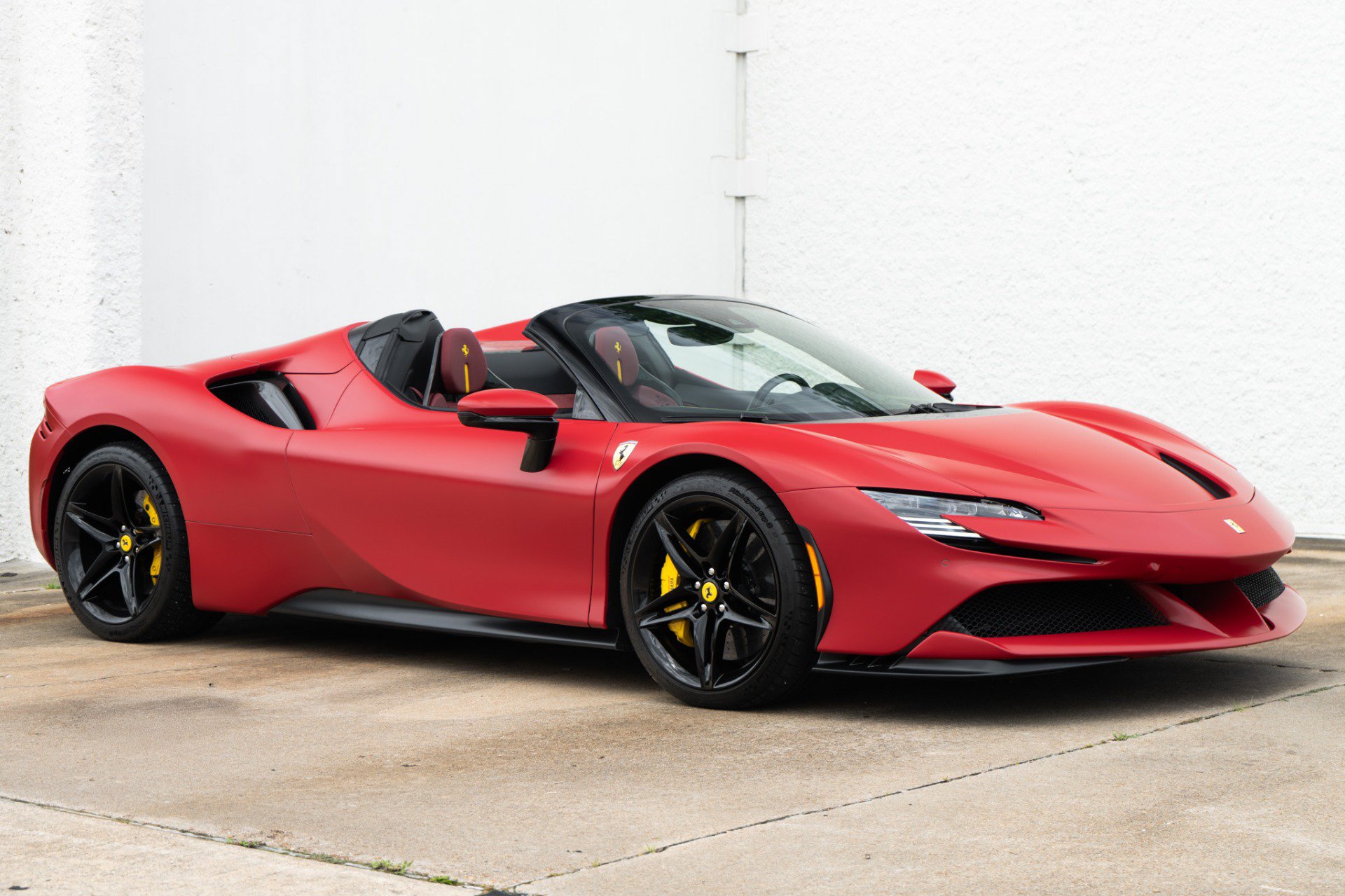 Used 2023 Ferrari SF90 Spider AWD/4WD image 2