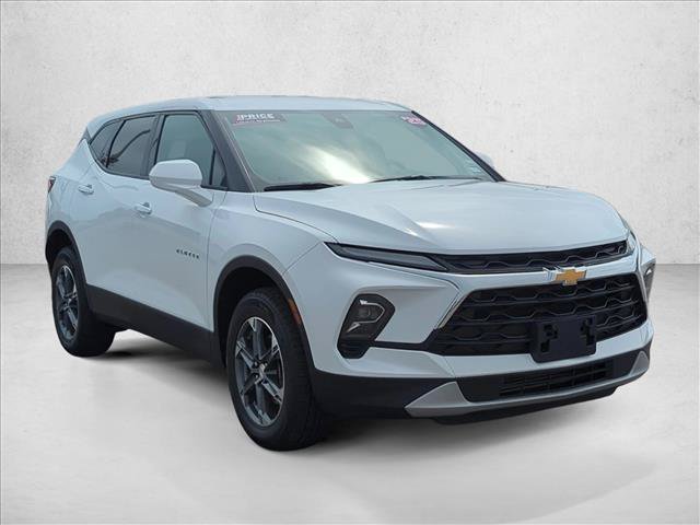 Used 2025 Chevrolet Blazer LT FWD image 3