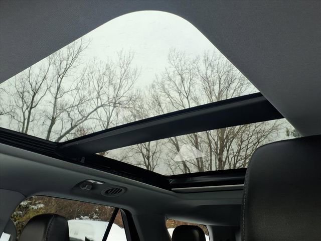 Certified 2022 Ford Explorer XLT w/ Equipment Group 202A image 19