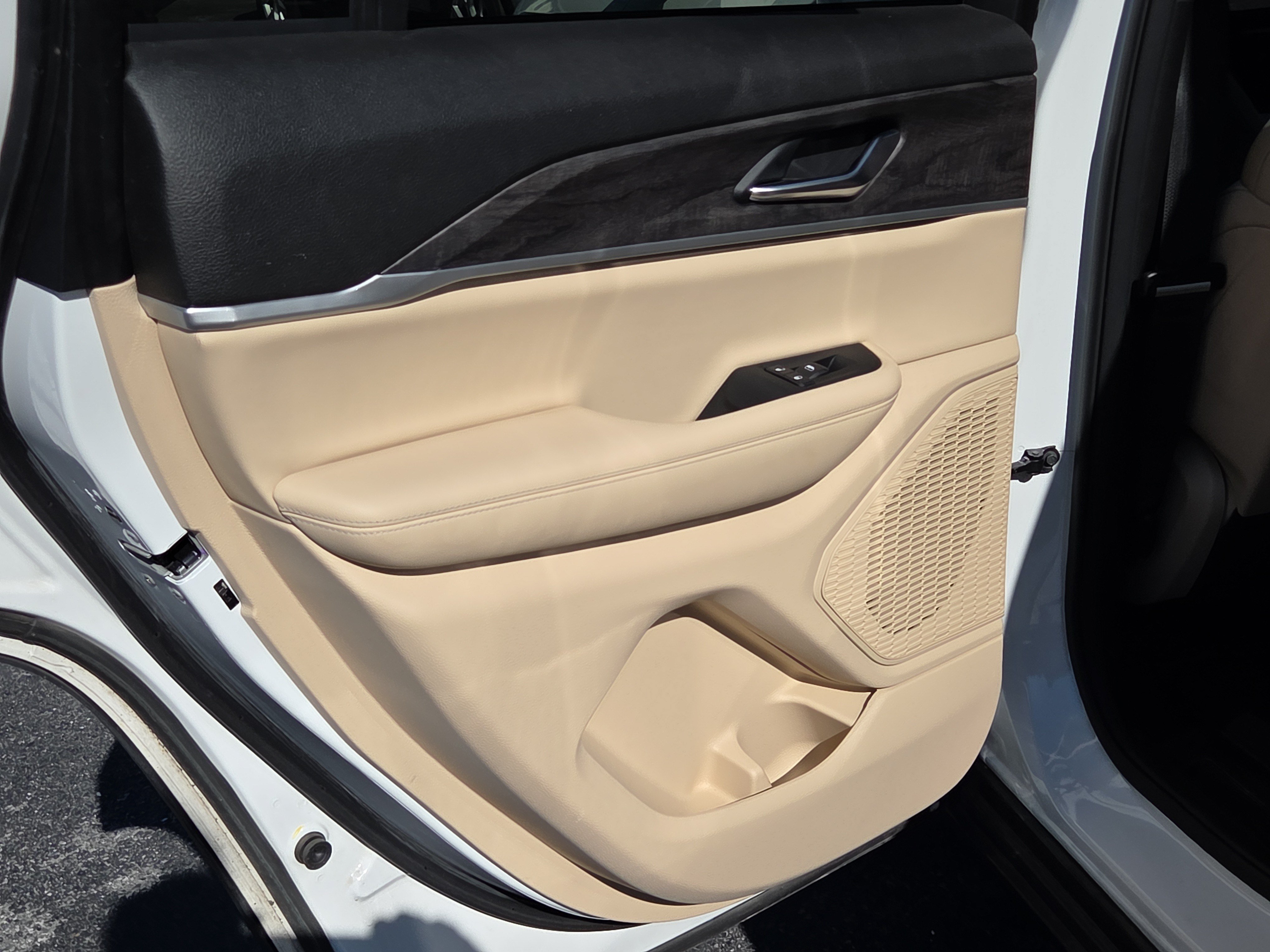 Used 2023 Jeep Grand Cherokee Limited AWD/4WD image 22