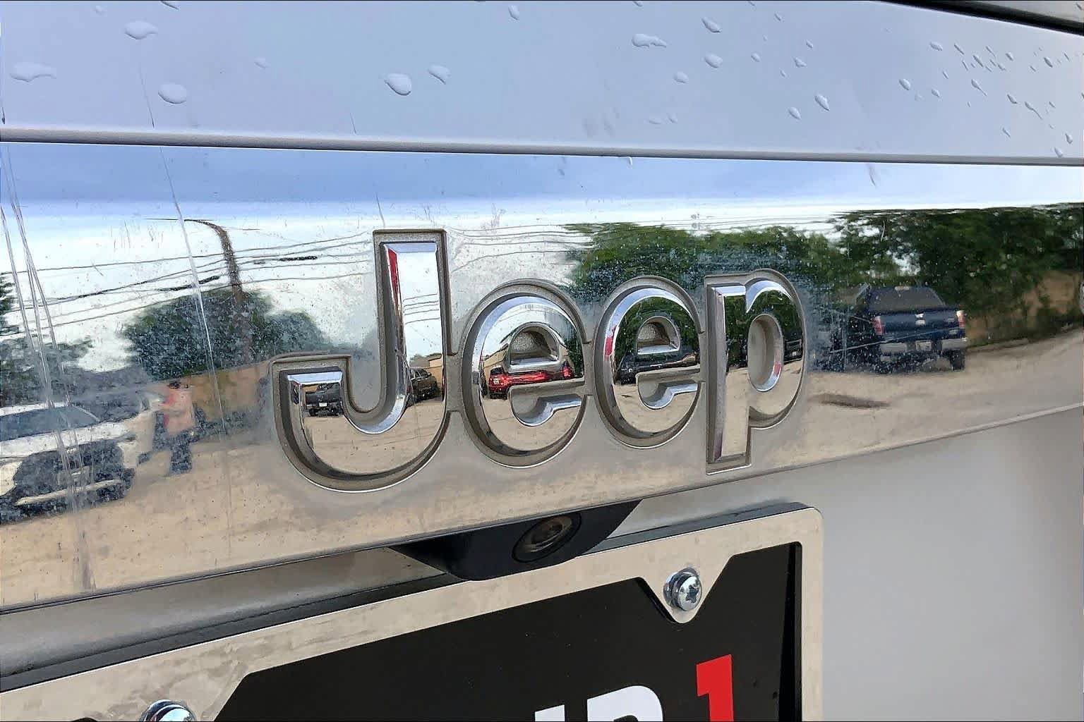 Used 2012 Jeep Grand Cherokee Laredo AWD/4WD image 27
