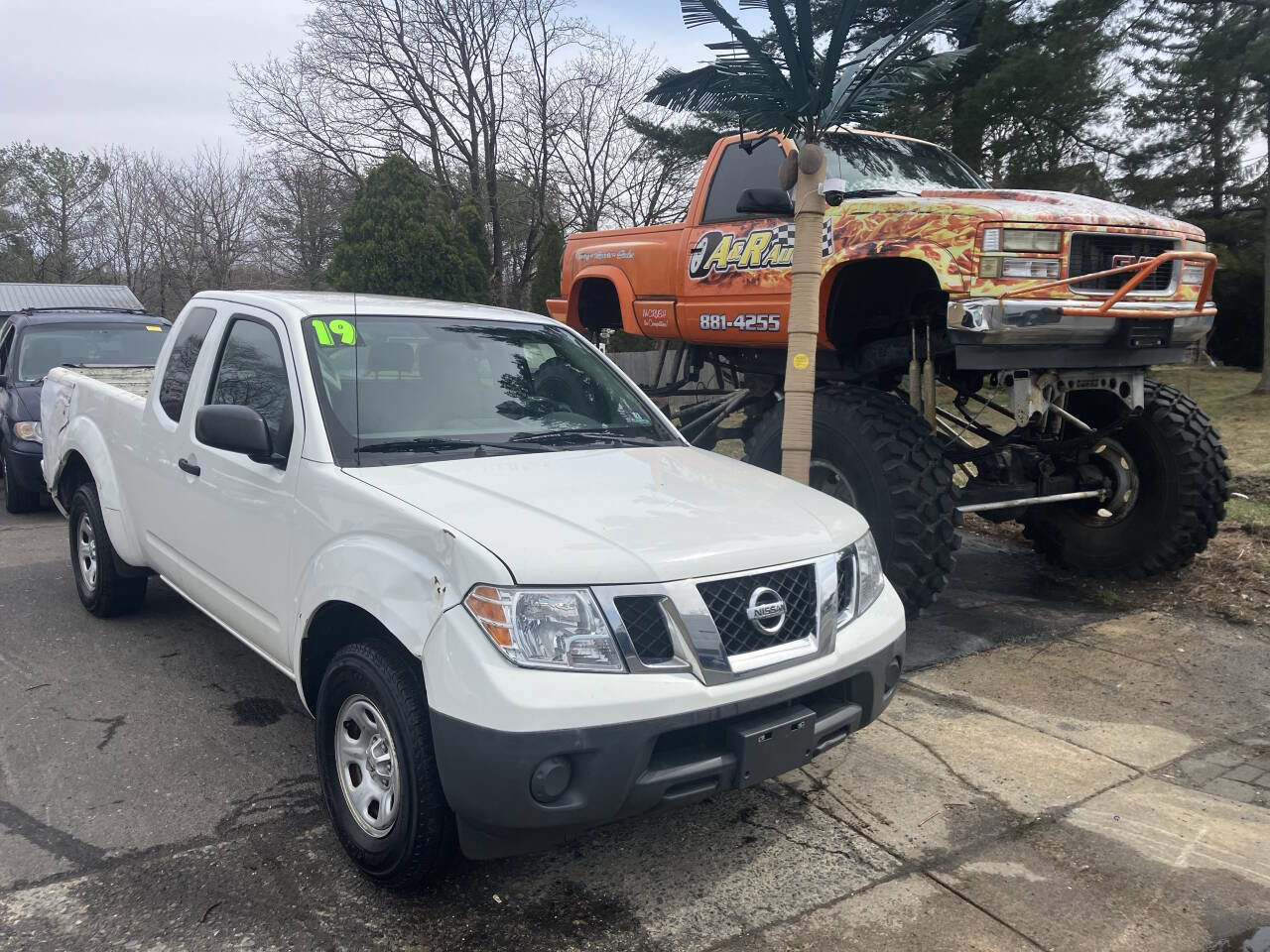 Used 2019 Nissan Frontier S image 2