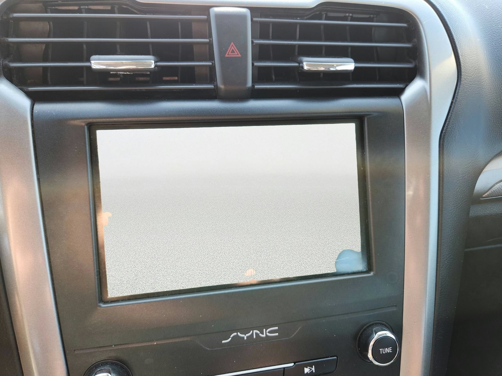 Used 2020 Ford Fusion SE FWD image 19