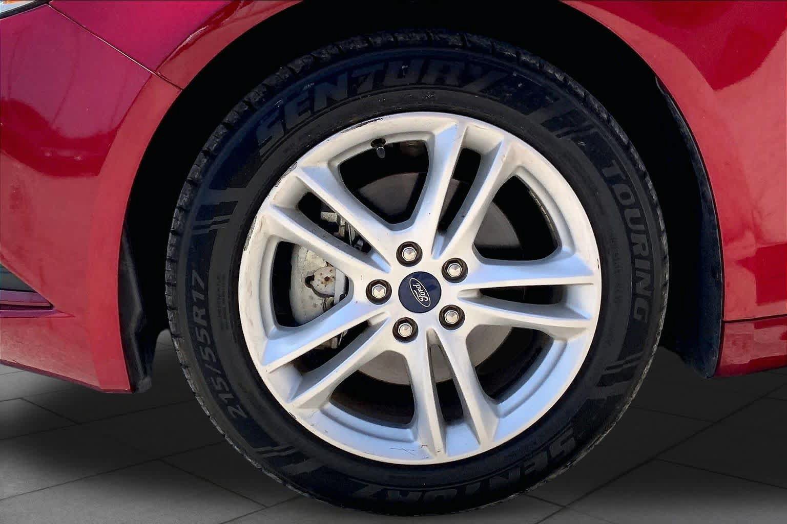 Used 2018 Ford Fusion SE w/ Fusion SE Technology Package FWD image 11