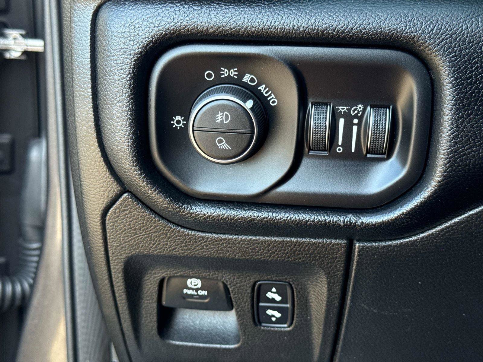 Used 2019 RAM 1500 Laramie AWD/4WD image 30