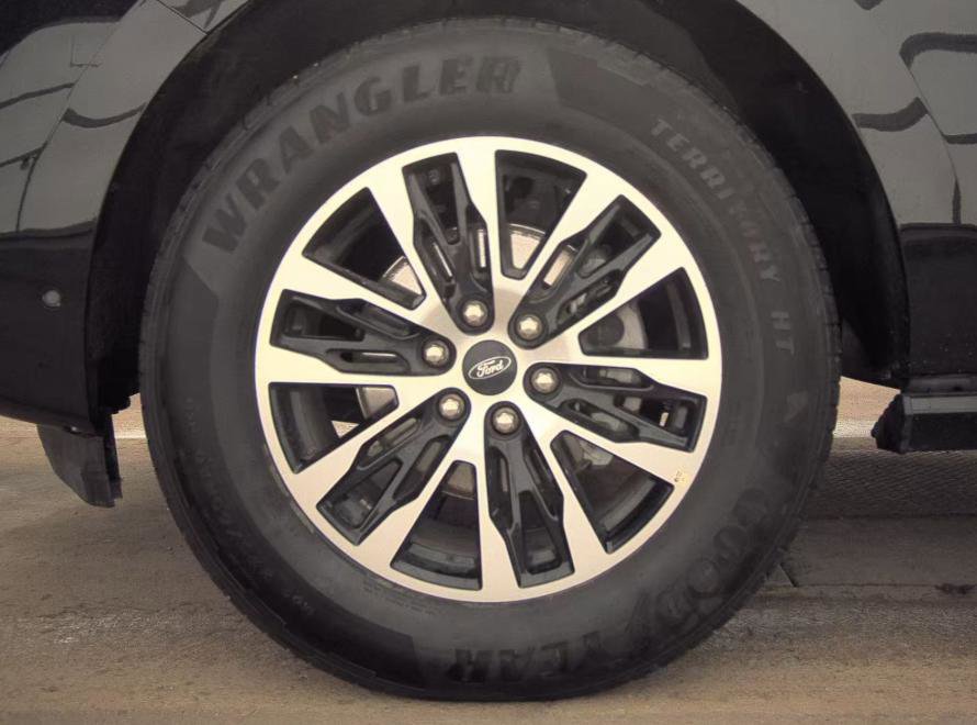 Used 2025 Ford Expedition Max Platinum image 11