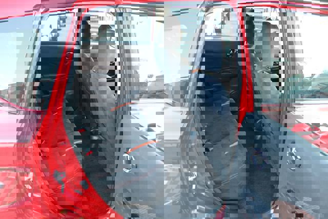 Used 2015 Nissan Versa Note SR w/ SR Tech Package image 11