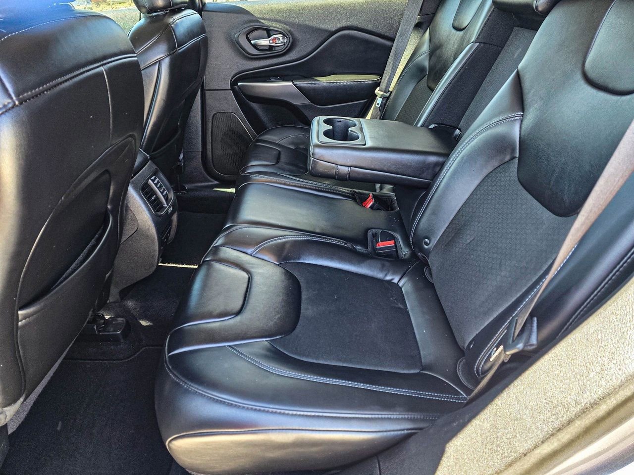 Used 2019 Jeep Cherokee Latitude Plus image 31