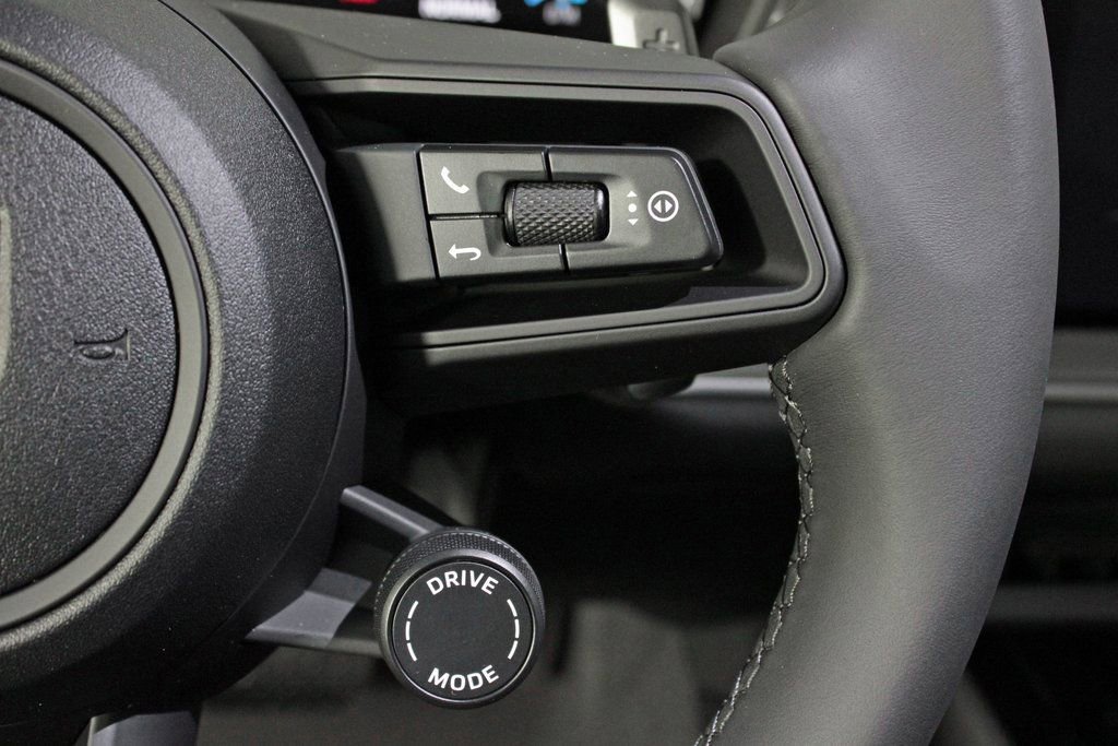 Certified 2025 Porsche Cayenne image 25