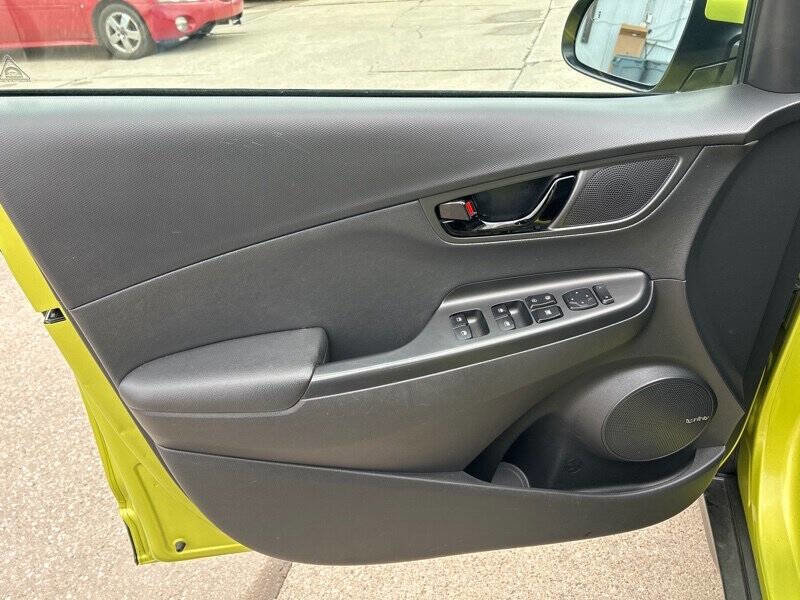Used 2019 Hyundai Kona Limited image 11
