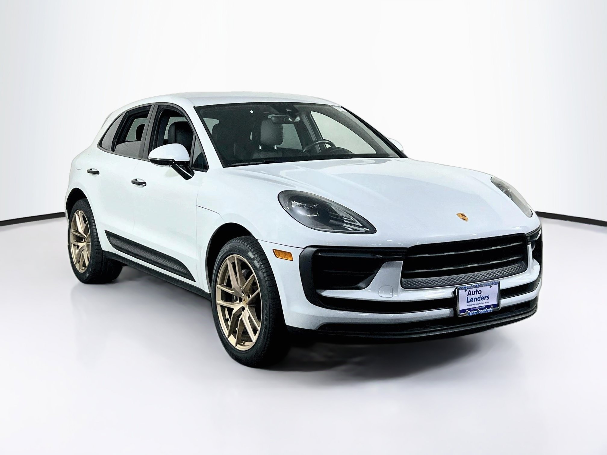 Used 2022 Porsche Macan AWD/4WD image 3