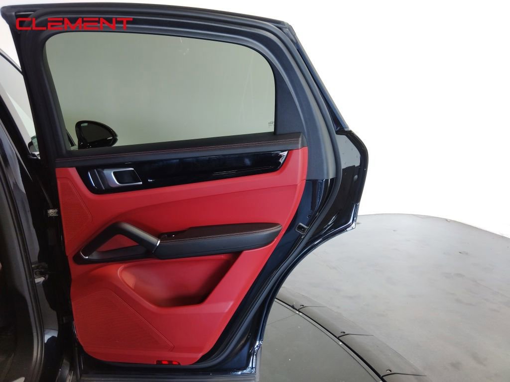 Used 2022 Porsche Cayenne S image 36