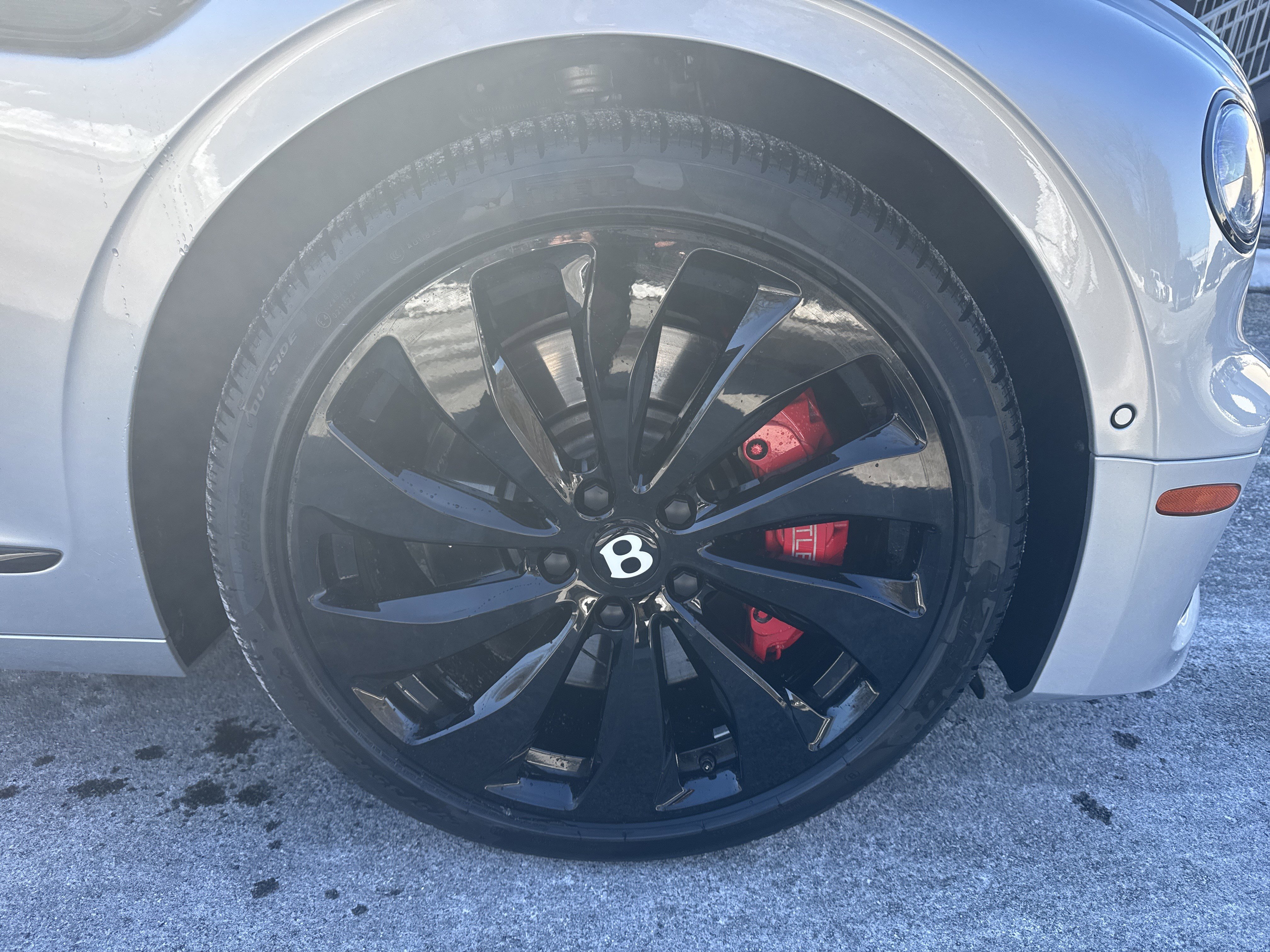 Used 2022 Bentley Flying Spur Plug-In Hybrid image 31